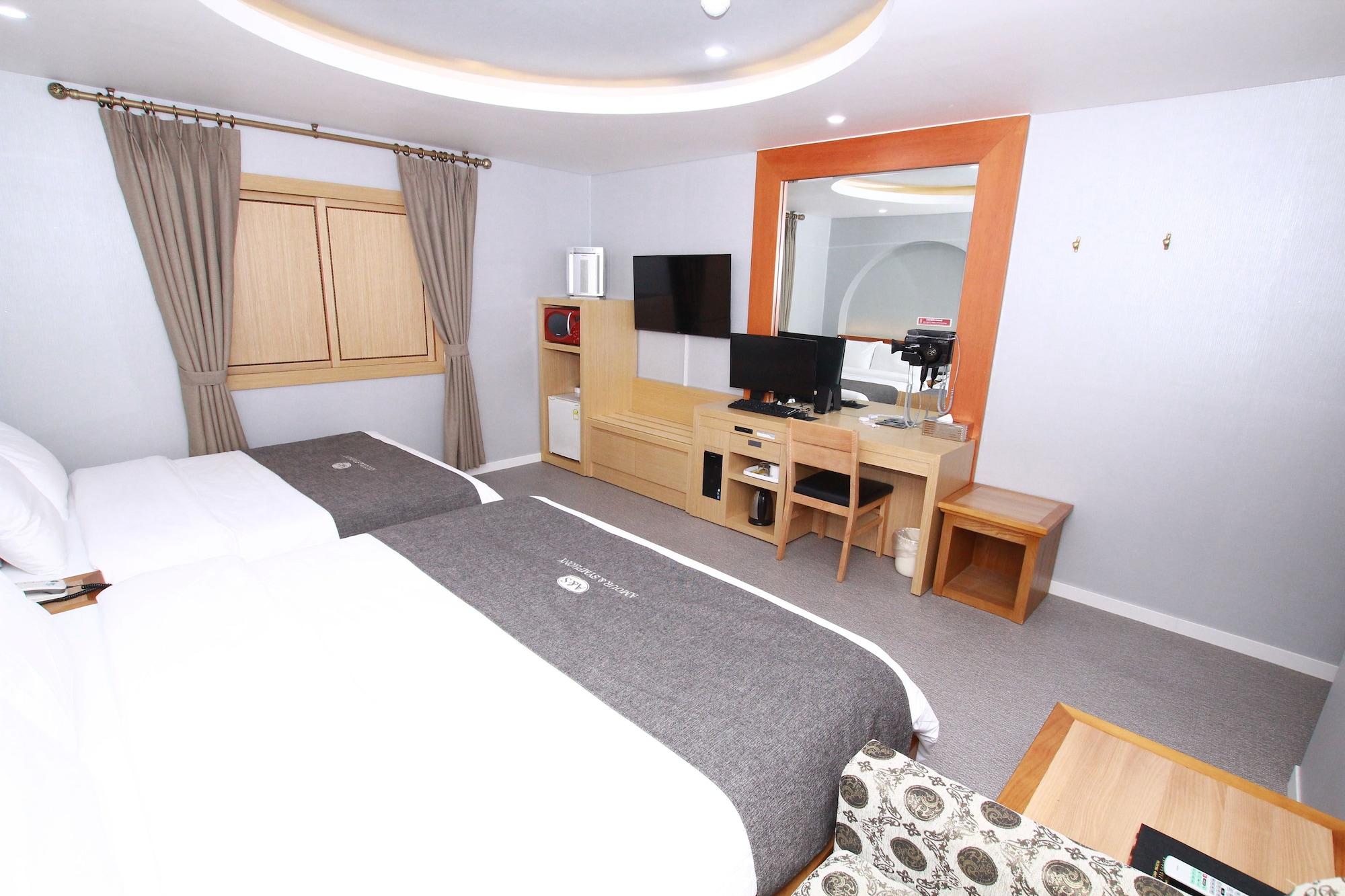 Amour Hotel 3*