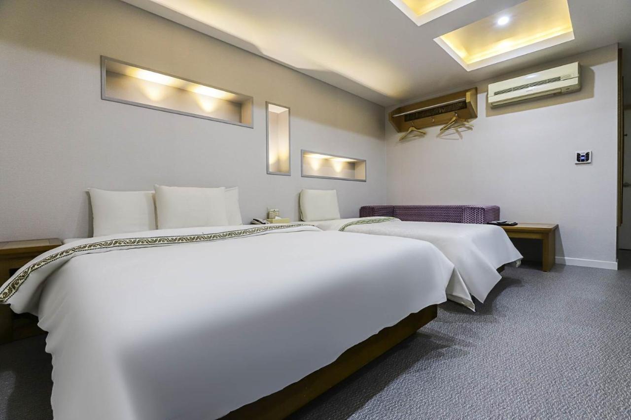 Amour Hotel 3*
