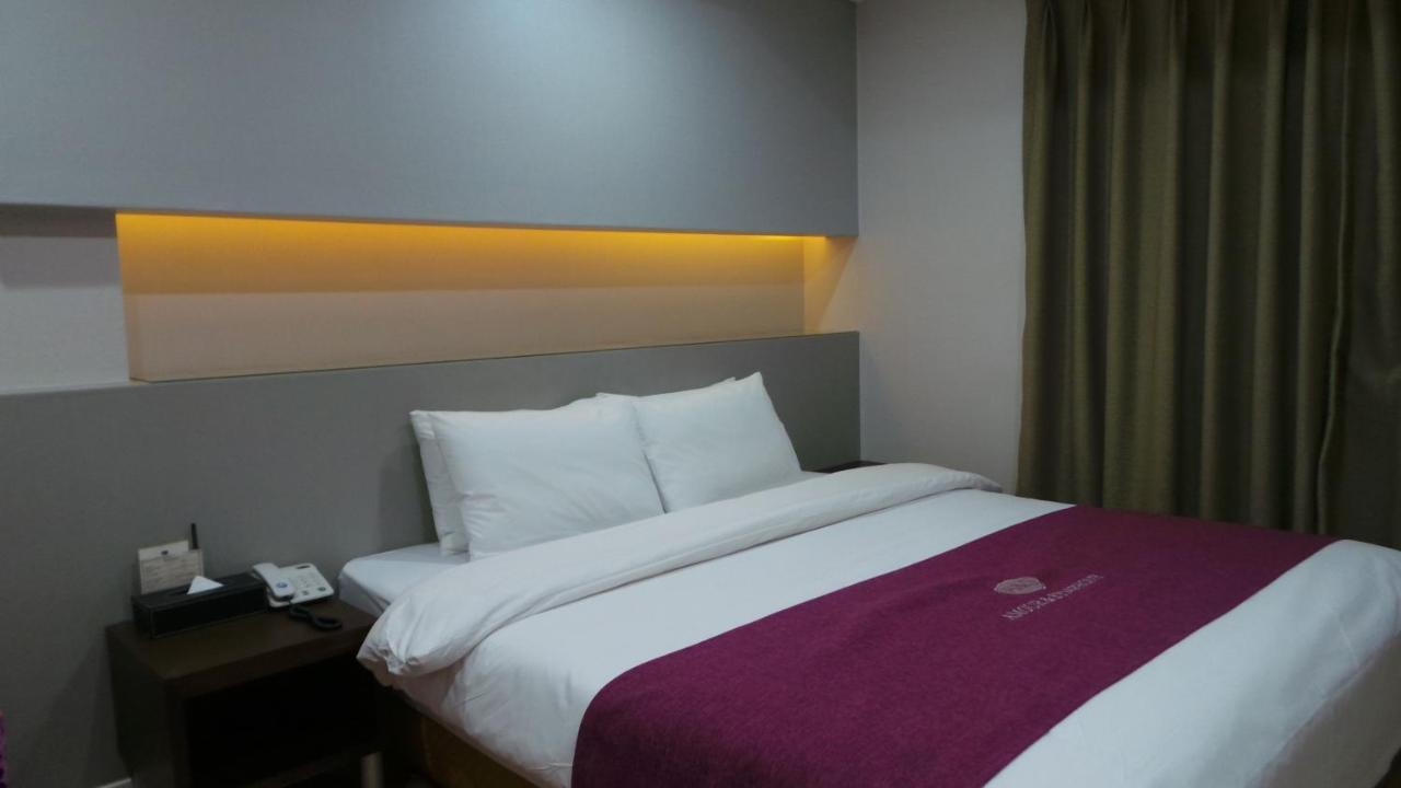 Amour Hotel